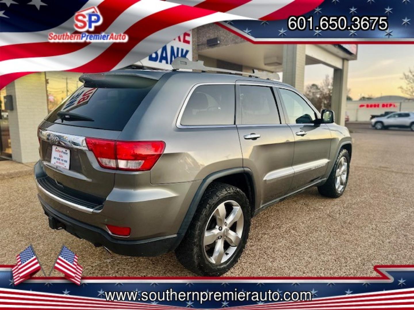 2011 GRAY JEEP GRAND CHEROKEE OVERL (1J4RR6GG5BC) , located at 922 W. Beacon St., Philadelphia, MS, 39350, (601) 650-3675, 32.770447, -89.127151 - Photo#5